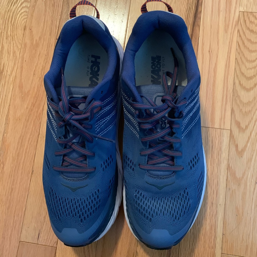 Men’s Hoka One One Clifton 6.  Size 9.5. Excellent condition.